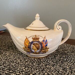 Sudlow’s of Burslem Vintage Queen Elizabeth II Coronation Teapot
